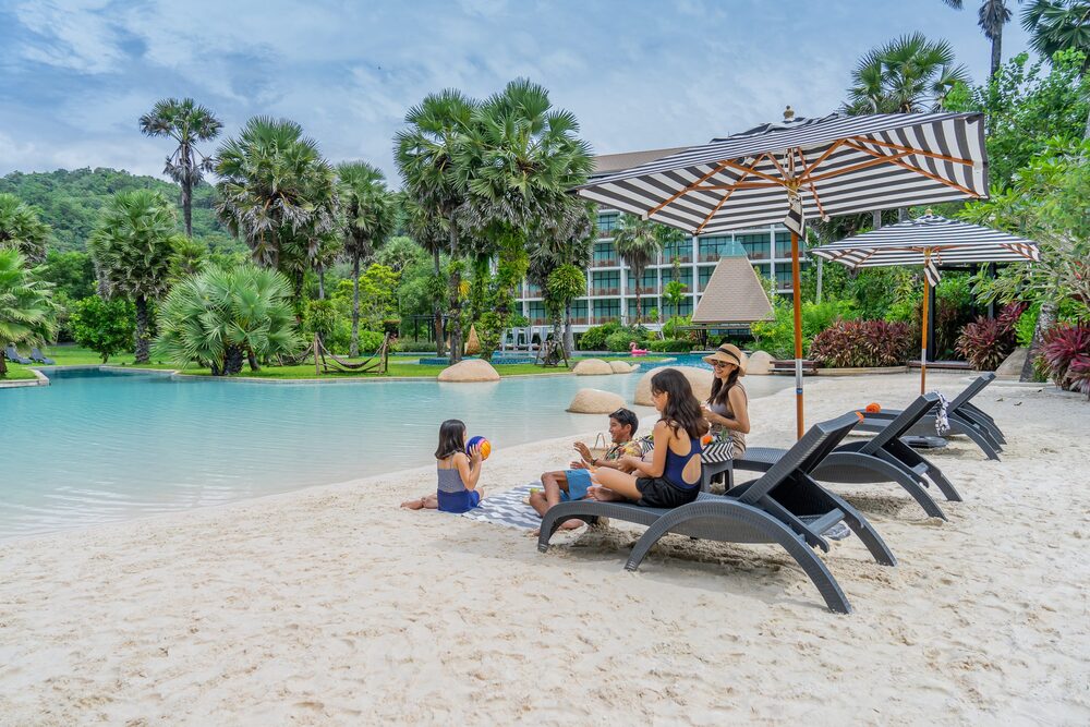 Отель NAITHONBURI BEACH RESORT 4*, о.Пхукет. Пляж Найтон / Phuket. Naithon  Beach Таиланд: цены на отдых, фото, отзывы, бронирование онлайн. Лучшие  предложения от Библио-Глобус