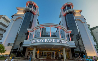 1. Holiday Park Resort 5*