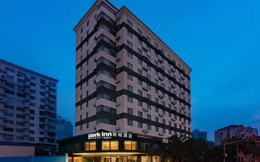 2. Park Inn Hotel (Shanghai Global Harbor) (丽柏酒店(上海环球港店) ) 3*