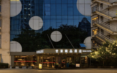 1. Shijia Boutique Hotel (ex.Sanlitun Tuanjiehu Subway Station) (世家精品酒店) 3*