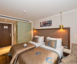 Darkmen Hotel
