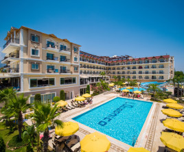 Loceanica Beach Resort