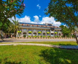 Rich Melissa Hotel