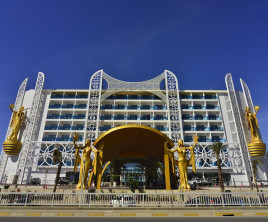 Azura Deluxe Resort & SPA