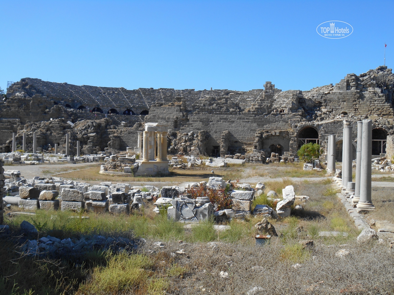Сиде в начале мая. Руины Сиде старый город. Античный город Сиде Турция. Развалины античного Сиде. Сиде руины античного города.