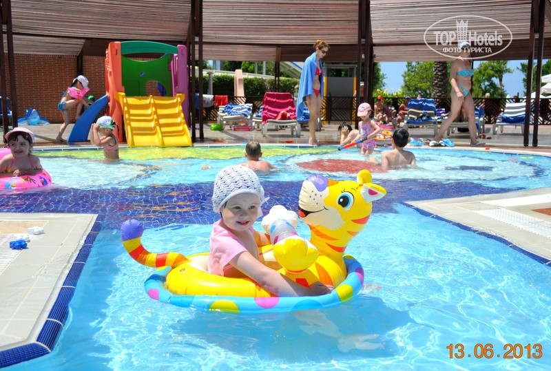 дети в бассейне в отеле. санаторий адлеркурорт сочи. отели сочи с детским бассейном. детские бассейны в сочи. отель с детским бассейном.